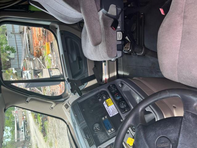 Photo 5 from auction – 2014 FREIGHTLINER CASCADIA 1 with VIN 3AKJGLD57ESFK2699