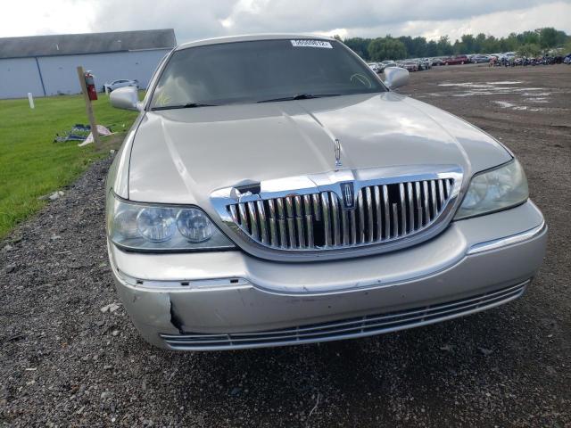 Photo 9 from auction – 2003 LINCOLN TOWN CAR with VIN 1LNHM82W83Y616392