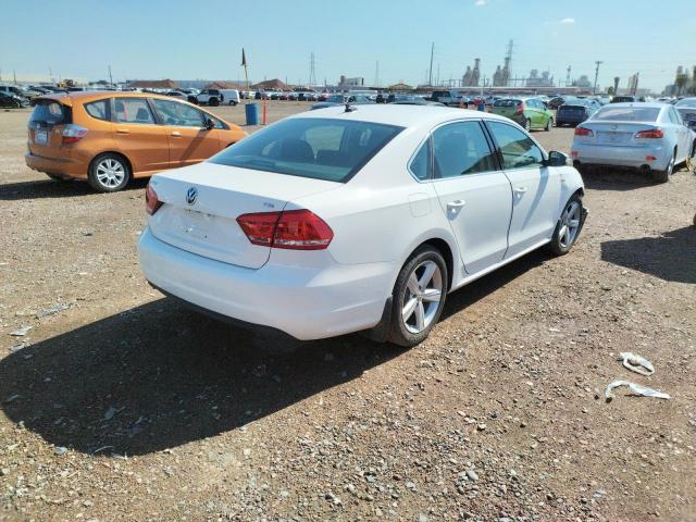Photo 4 from auction – 2015 VOLKSWAGEN PASSAT S with VIN 1VWAT7A30FC106921