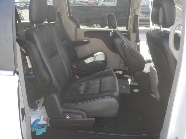 Photo 6 from auction – 2016 CHRYSLER TOWN & COU with VIN 2C4RC1BG1GR174092