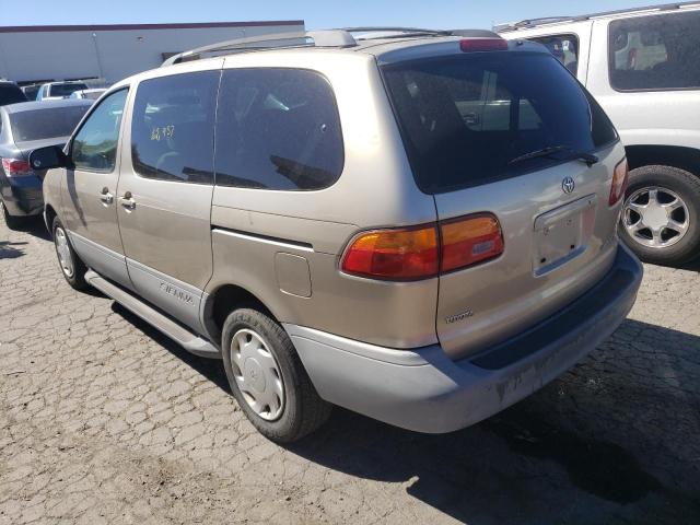 Photo 3 from auction – 2000 TOYOTA SIENNA LE with VIN 4T3ZF13C6YU197667