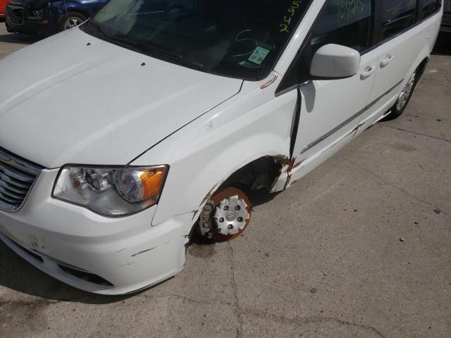 Photo 9 from auction – 2016 CHRYSLER TOWN & COU with VIN 2C4RC1BG1GR174092