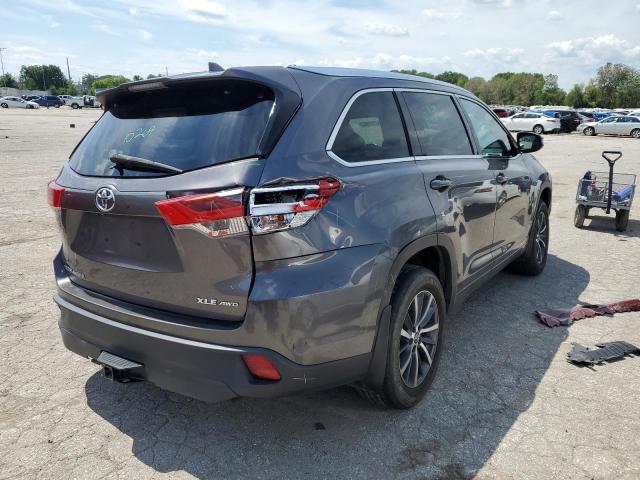 Photo 4 from auction – 2018 TOYOTA HIGHLANDER with VIN 5TDJZRFH1JS496419