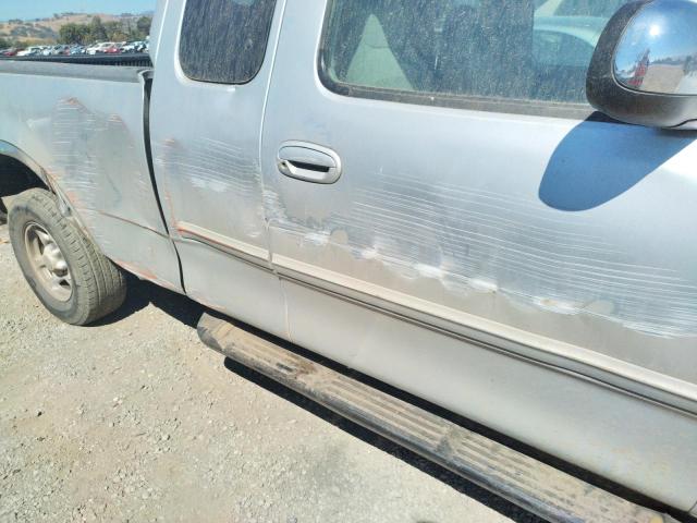 Photo 9 from auction – 2000 FORD F150 with VIN 1FTRX17L7YKA94645