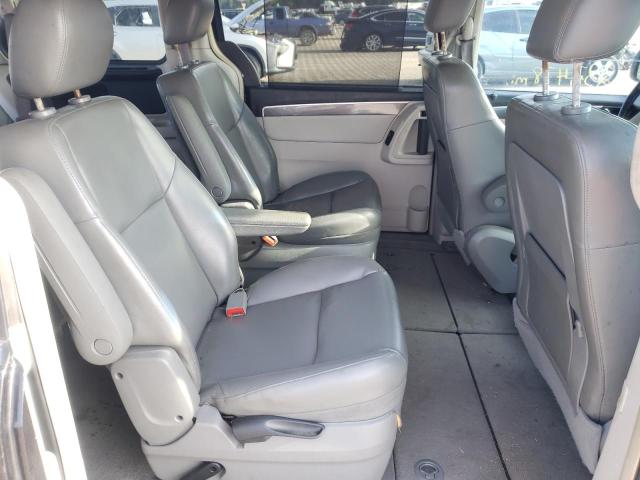 Photo 6 from auction – 2010 VOLKSWAGEN ROUTAN SE with VIN 2V4RW3D1XAR242592