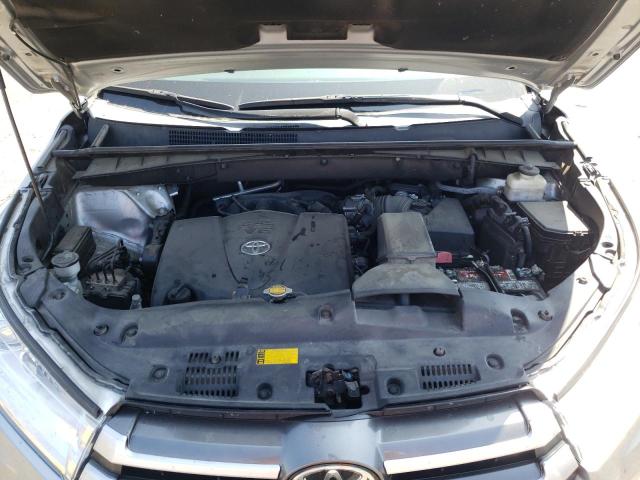 Photo 7 from auction – 2017 TOYOTA HIGHLANDER with VIN 5TDBZRFHXHS424181
