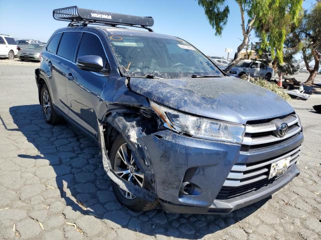 TOYOTA HIGHLANDER 2017 with VIN 5TDBZRFH6HS426445 - Photo from auction