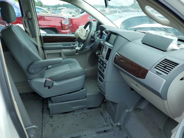 Photo 5 from auction – 2010 CHRYSLER TOWN & COU with VIN 2A4RR5DX2AR501152