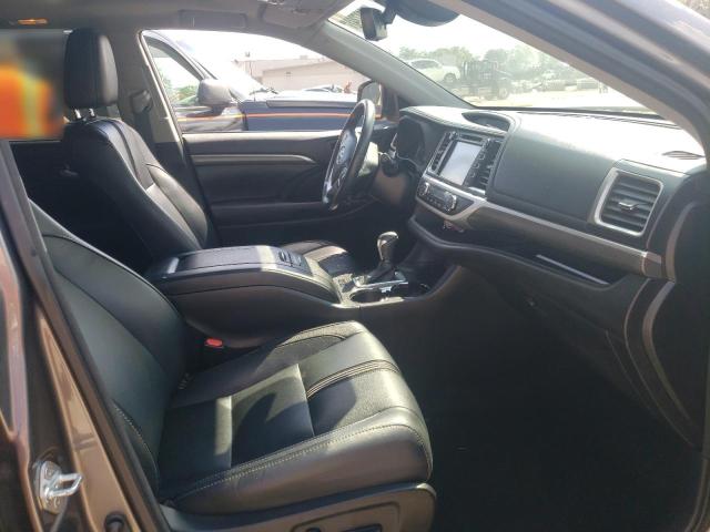 Photo 5 from auction – 2017 TOYOTA HIGHLANDER with VIN 5TDJZRFH8HS391452
