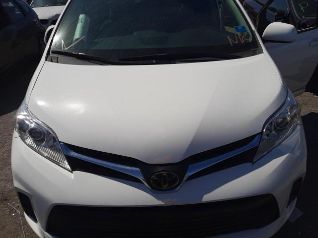 Photo 7 from auction – 2018 TOYOTA SIENNA LE with VIN 5TDKZ3DC3JS947116