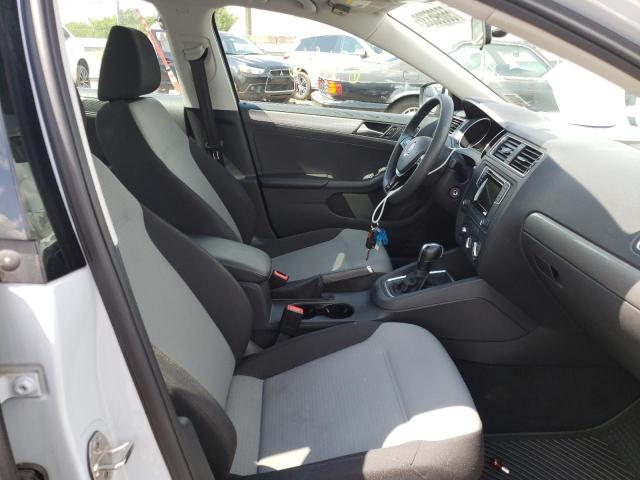 Photo 5 from auction – 2017 VOLKSWAGEN JETTA S with VIN 3VW2B7AJ4HM264606