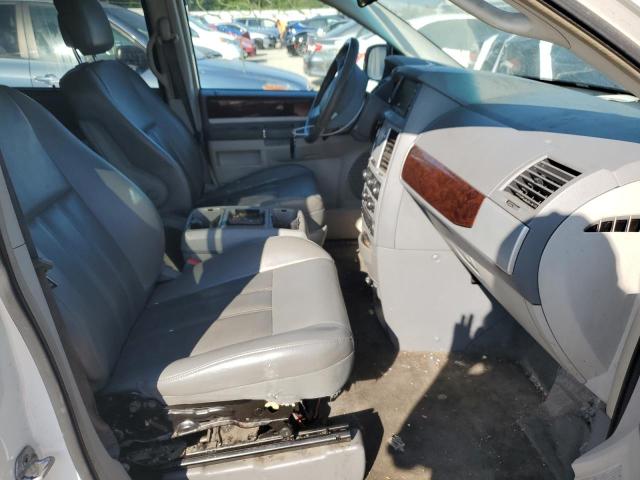 Photo 5 from auction – 2010 CHRYSLER TOWN & COU with VIN 2A4RR5D14AR368888