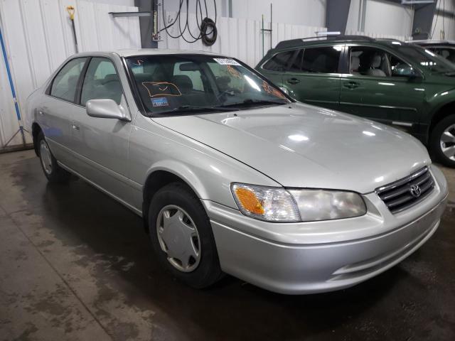 TOYOTA CAMRY CE 2000 with VIN 4T1BG22K4YU628982 - Photo from auction