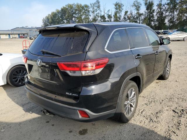 Photo 4 from auction – 2017 TOYOTA HIGHLANDER with VIN 5TDJZRFH9HS449911