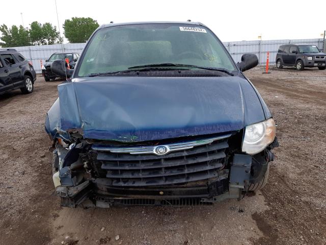 Photo 9 from auction – 2005 CHRYSLER TOWN & COU with VIN 2C8GP54L35R559856