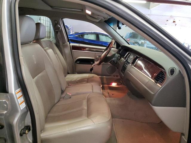Photo 5 from auction – 2003 LINCOLN TOWN CAR C with VIN 1LNHM83W73Y655926