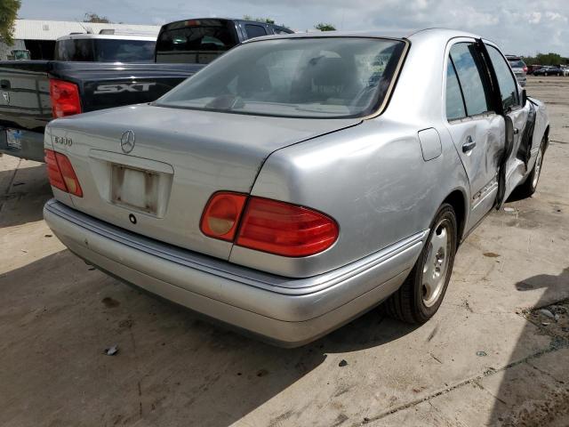 Photo 4 from auction – 1998 MERCEDES-BENZ E 430 with VIN WDBJF70F6WA660805