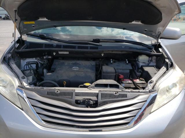 Photo 7 from auction – 2011 TOYOTA SIENNA XLE with VIN 5TDYK3DC6BS149922