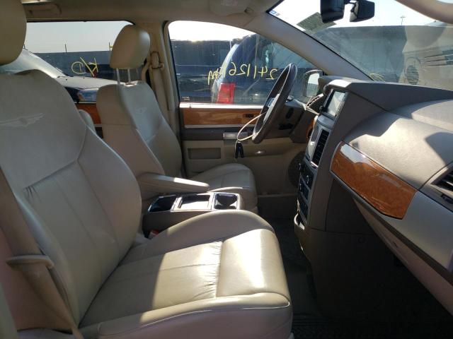 Photo 5 from auction – 2010 CHRYSLER TOWN & COU with VIN 2A4RR6DXXAR226782