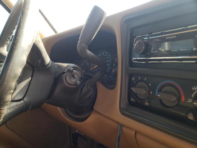 Photo 9 from auction – 2000 CHEVROLET SILVERADO with VIN 1GCEC14T9YZ111791