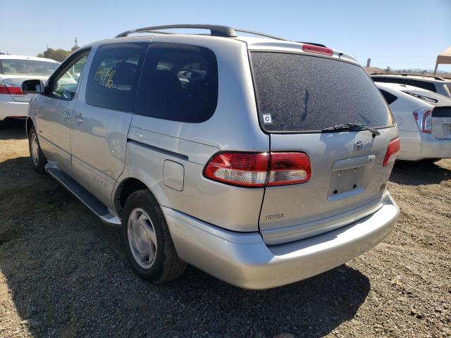 Photo 3 from auction – 2002 TOYOTA SIENNA LE with VIN 4T3ZF13C72U505629