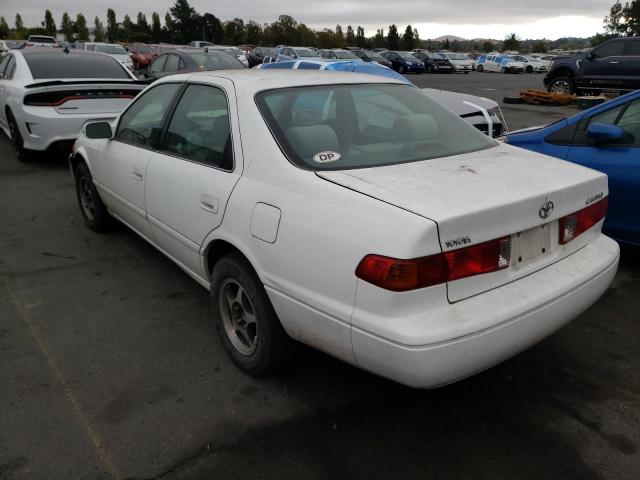 Photo 3 from auction – 2000 TOYOTA CAMRY CE with VIN 4T1BG22K6YU929205