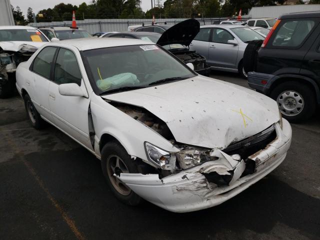 TOYOTA CAMRY CE 2000 with VIN 4T1BG22K6YU929205 - Photo from auction