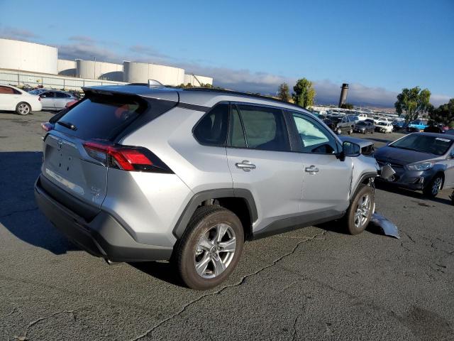 Photo 4 from auction – 2022 TOYOTA RAV4 XLE with VIN 2T3P1RFV4NC258450