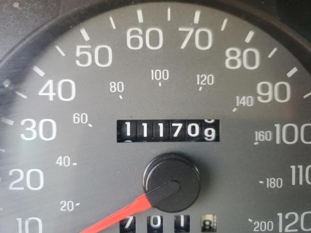 Photo 8 from auction – 2002 MERCURY GRAND MARQ with VIN 2MEFM75W82X635295