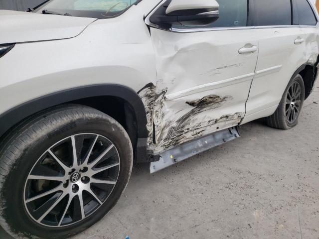 Photo 9 from auction – 2017 TOYOTA HIGHLANDER with VIN 5TDKZRFH6HS508806