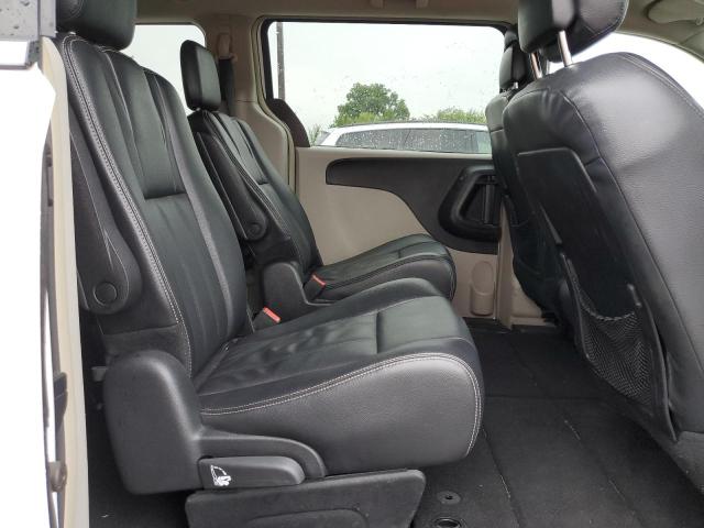 Photo 6 from auction – 2015 CHRYSLER TOWN & COU with VIN 2C4RC1BG6FR552311