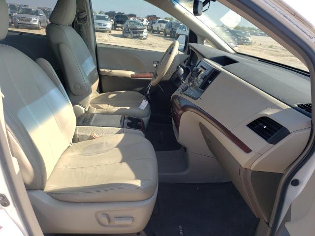 Photo 5 from auction – 2014 TOYOTA SIENNA XLE with VIN 5TDYK3DC3ES424375
