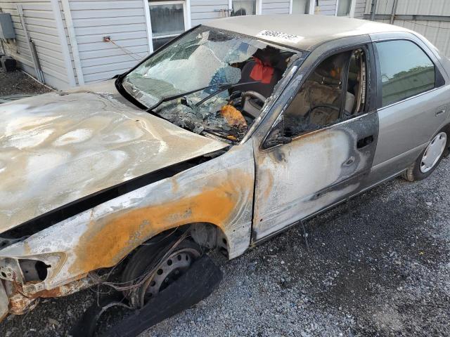 Photo 9 from auction – 2000 TOYOTA CAMRY CE with VIN 4T1BG22K9YU644823