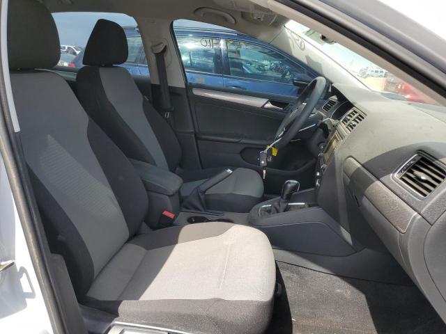 Photo 5 from auction – 2017 VOLKSWAGEN JETTA S with VIN 3VW2B7AJ3HM375356