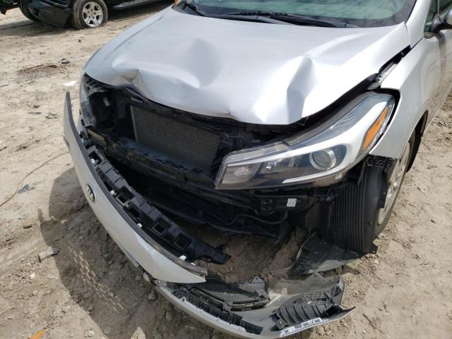 Photo 9 from auction – 2017 KIA FORTE LX with VIN 3KPFK4A70HE100710