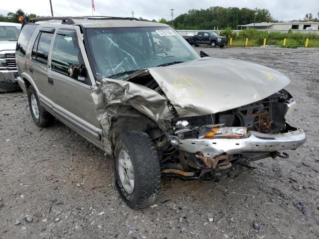 CHEVROLET BLAZER 2000 with VIN 1GNDT13W8Y2142831 - Photo from auction