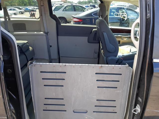 Photo 6 from auction – 2010 CHRYSLER TOWN & COU with VIN 2A4RR5D11AR422714