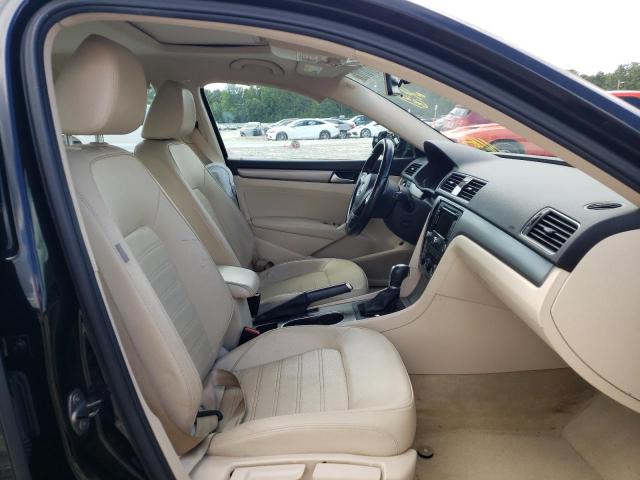 Photo 5 from auction – 2015 VOLKSWAGEN PASSAT SE with VIN 1VWBS7A32FC009372