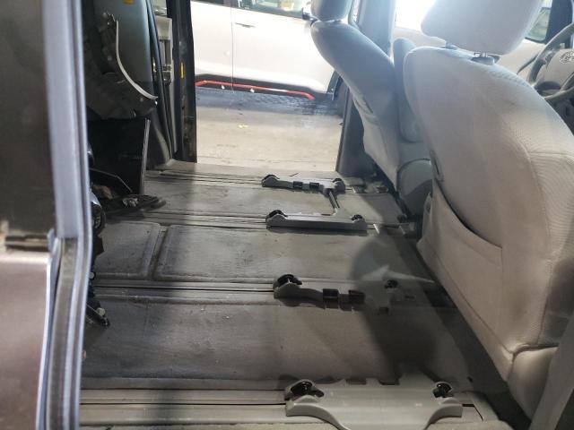 Photo 6 from auction – 2013 TOYOTA SIENNA LE with VIN 5TDJK3DC0DS051652