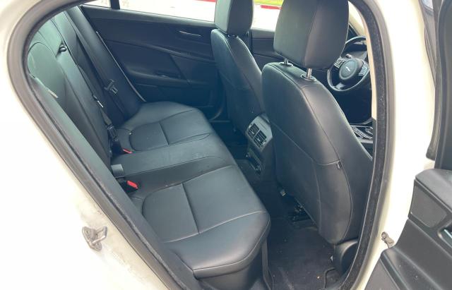 Photo 6 from auction – 2018 JAGUAR XE with VIN SAJAR4FX7JCP36098