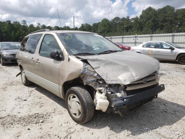 TOYOTA SIENNA LE 2000 with VIN 4T3ZF13C3YU310247 - Photo from auction