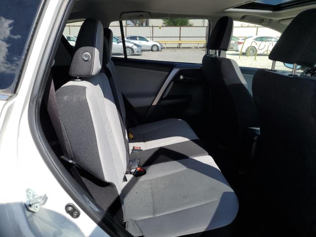 Photo 6 from auction – 2017 TOYOTA RAV4 XLE with VIN JTMRFREV5HJ112832