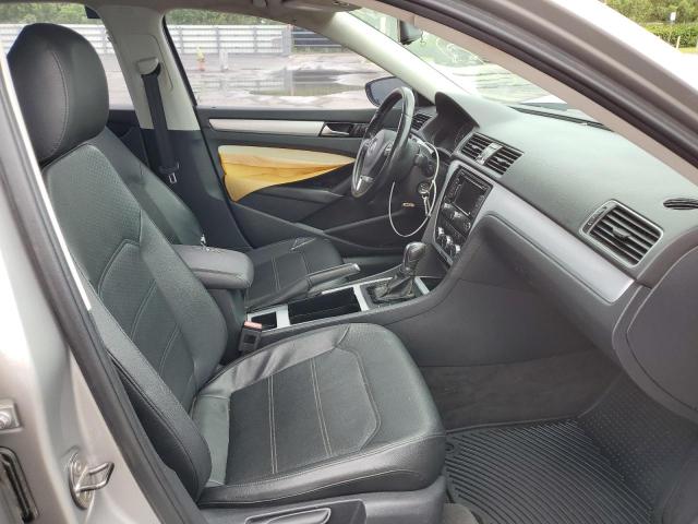 Photo 5 from auction – 2012 VOLKSWAGEN PASSAT SE with VIN 1VWBP7A38CC030756
