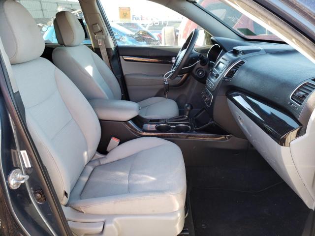 Photo 5 from auction – 2015 KIA SORENTO LX with VIN 5XYKTCA60FG611248