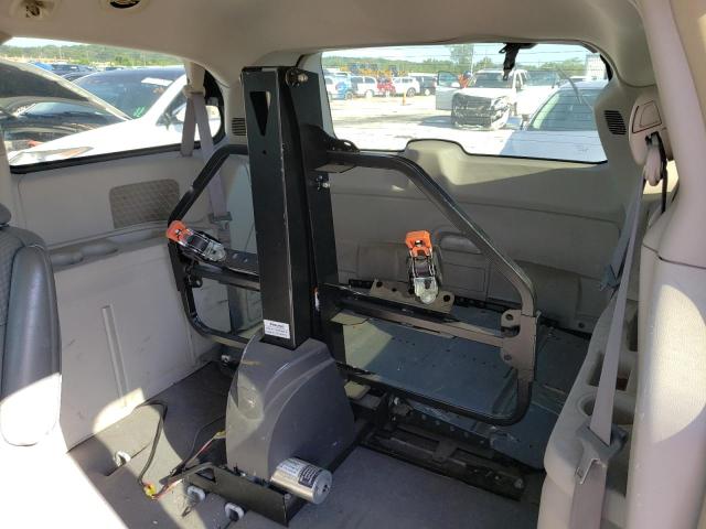 Photo 9 from auction – 2010 CHRYSLER TOWN & COU with VIN 2A4RR5D17AR285908