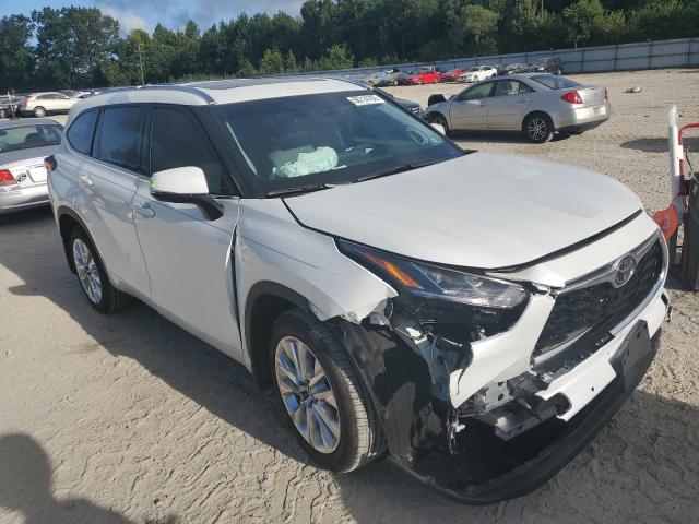 TOYOTA HIGHLANDER 2022 with VIN 5TDDZRBH8NS576261 - Photo from auction