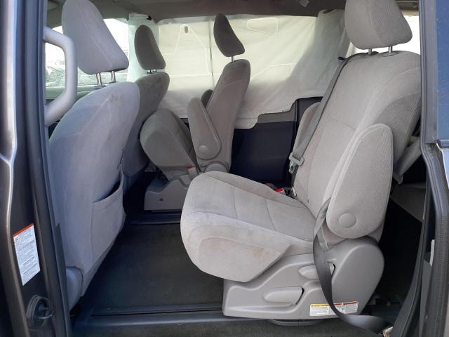 Photo 6 from auction – 2017 TOYOTA SIENNA LE with VIN 5TDKZ3DC7HS828673