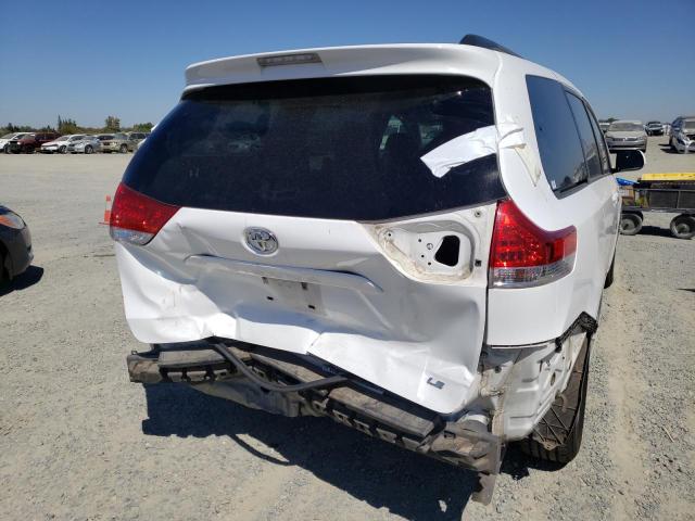 Photo 9 from auction – 2013 TOYOTA SIENNA LE with VIN 5TDKK3DC0DS377813