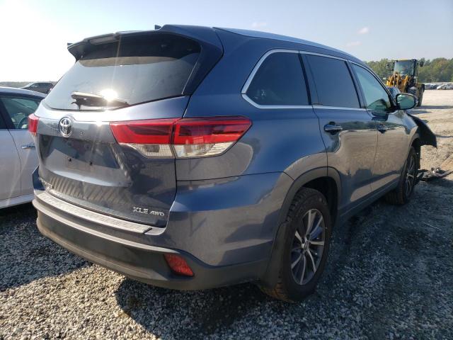 Photo 4 from auction – 2018 TOYOTA HIGHLANDER with VIN 5TDJZRFH3JS818137