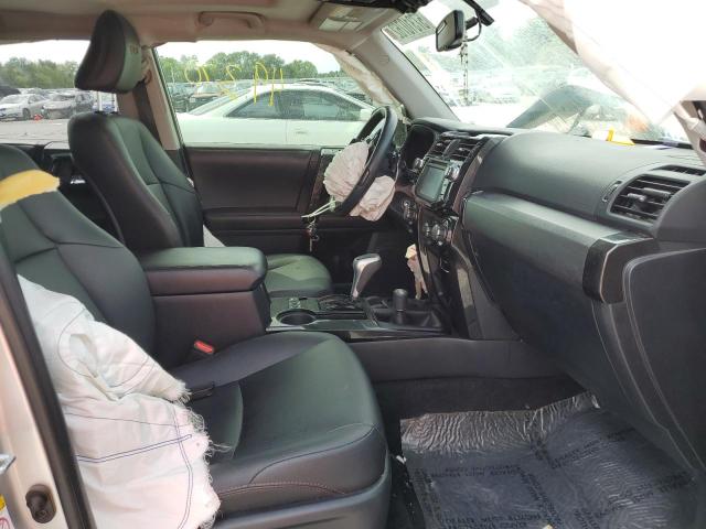 Photo 5 from auction – 2018 TOYOTA 4RUNNER SR with VIN JTEBU5JR4J5521505